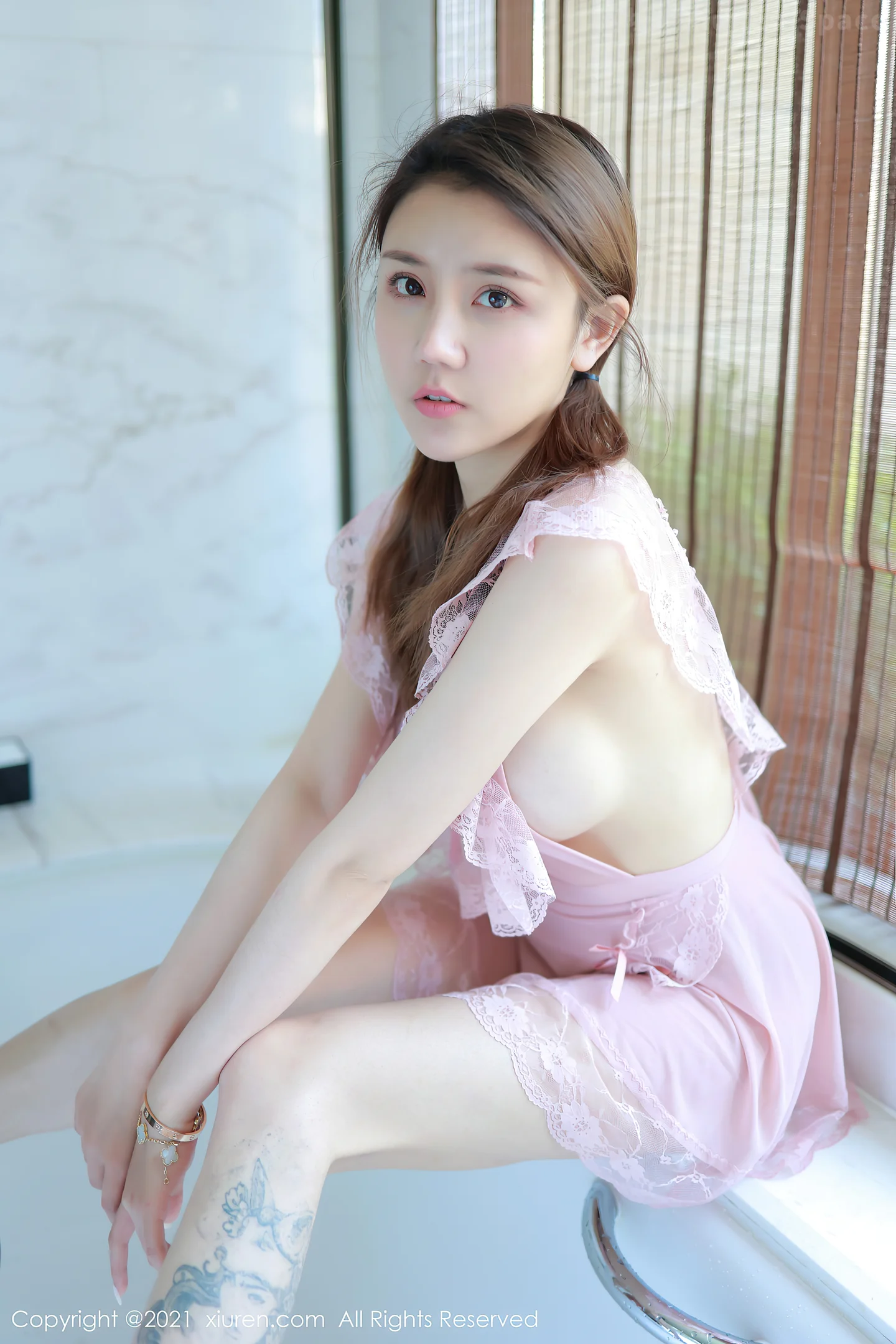 图片[5]-[XiuRen秀人网]VOL.3611 模特夏西CiCi西双版纳旅拍粉色女仆裙湿身秀火辣身材诱惑写真63P-秀人网官方网站